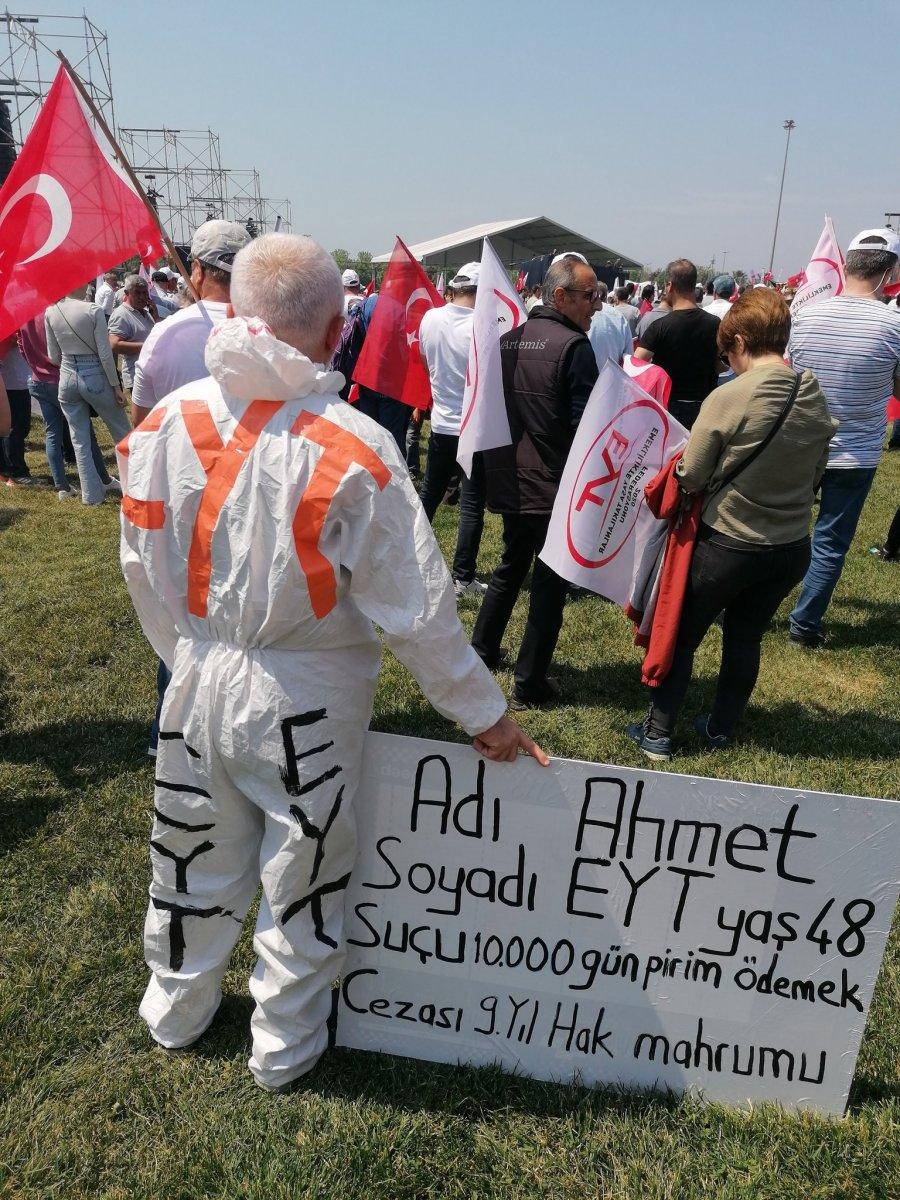 Emeklikte yaşa takılan vatandaşlar Maltepe'de miting düzenledi