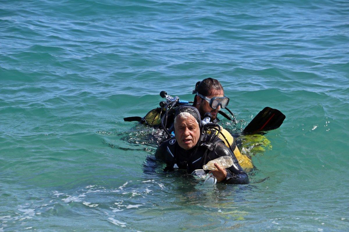 Konyaaltı'nda denizden toplanan çöpler