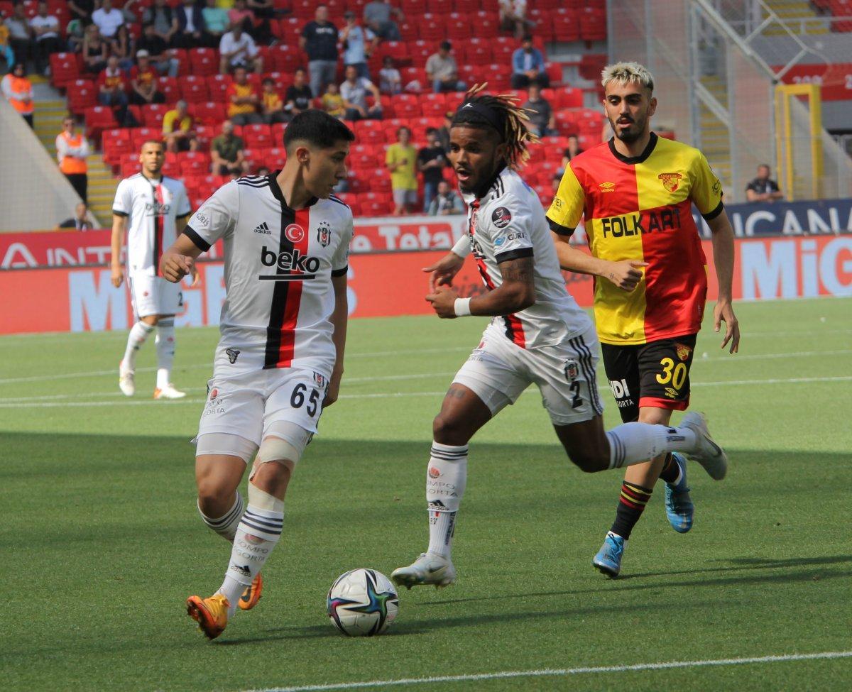 Rosier'in gördüğü kırmızı kart taraftarın tepkisini topladı