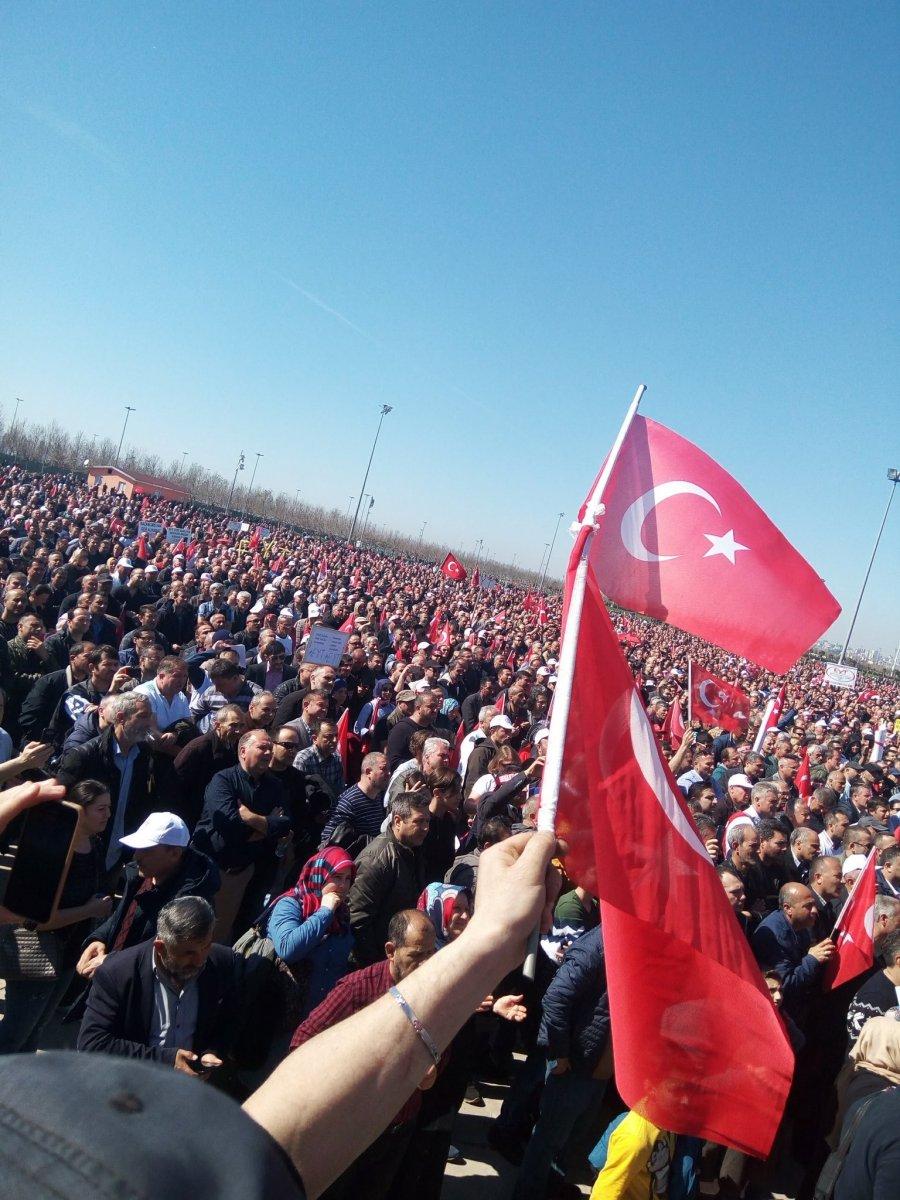 Emeklikte yaşa takılan vatandaşlar Maltepe'de miting düzenledi
