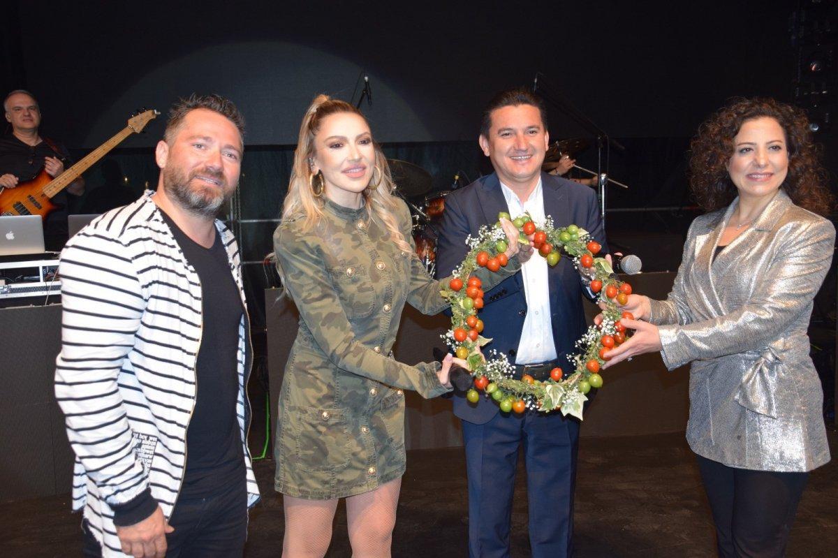 Hadise, Domates Güzeli seçildi