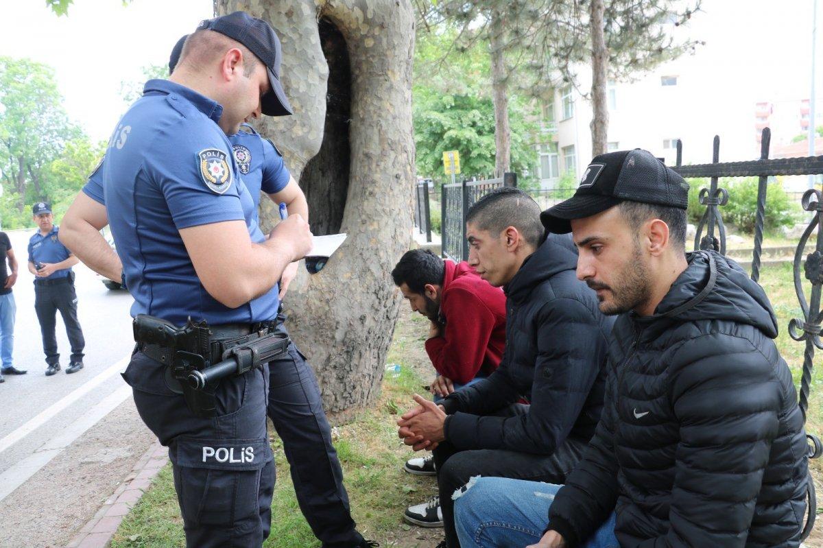 Edirne'de otobüs deposunda 3 kaçak göçmen yakalandı
