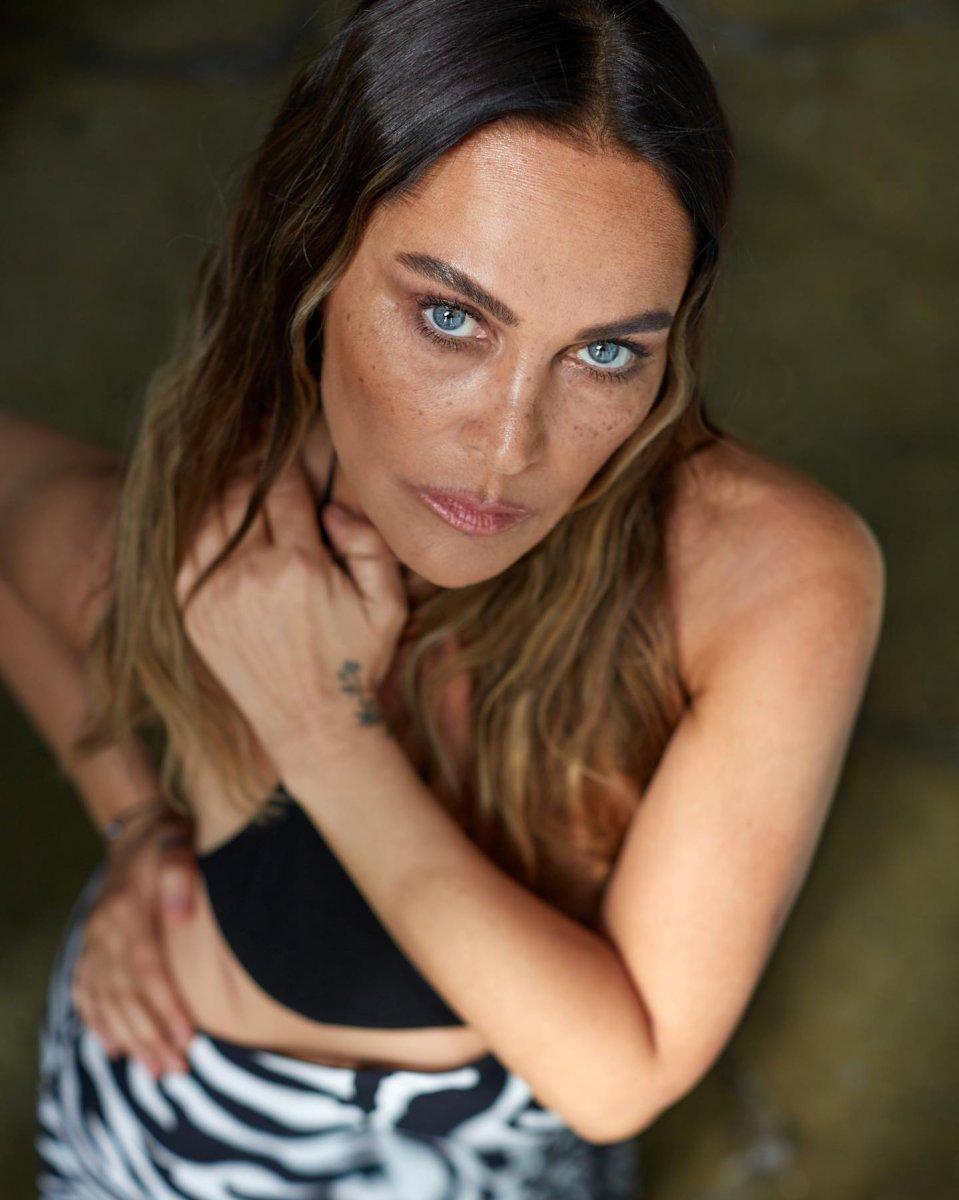 Hülya Avşar’ın sahne aldığı mekanda polis kimlik kontrolü yaptı