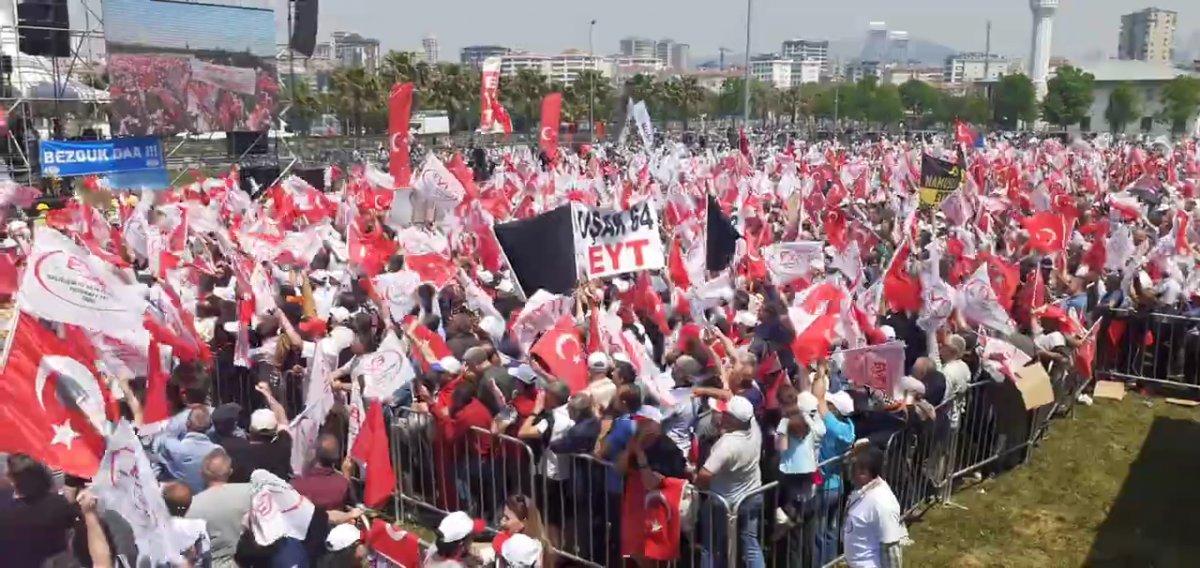 Emeklikte yaşa takılan vatandaşlar Maltepe'de miting düzenledi