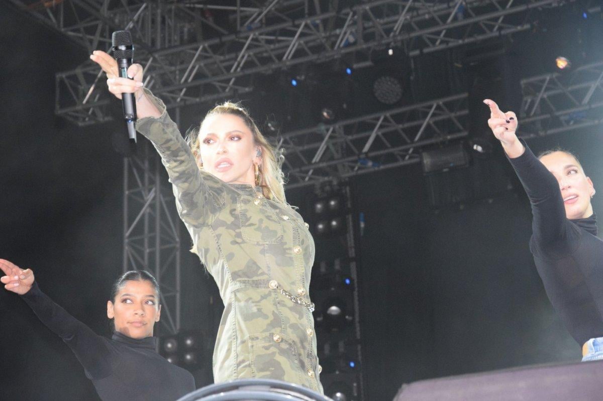 Hadise, Domates Güzeli seçildi