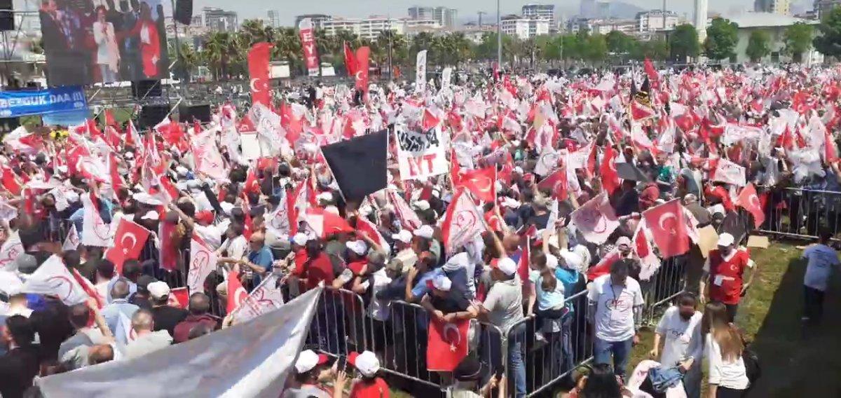 Emeklikte yaşa takılan vatandaşlar Maltepe'de miting düzenledi