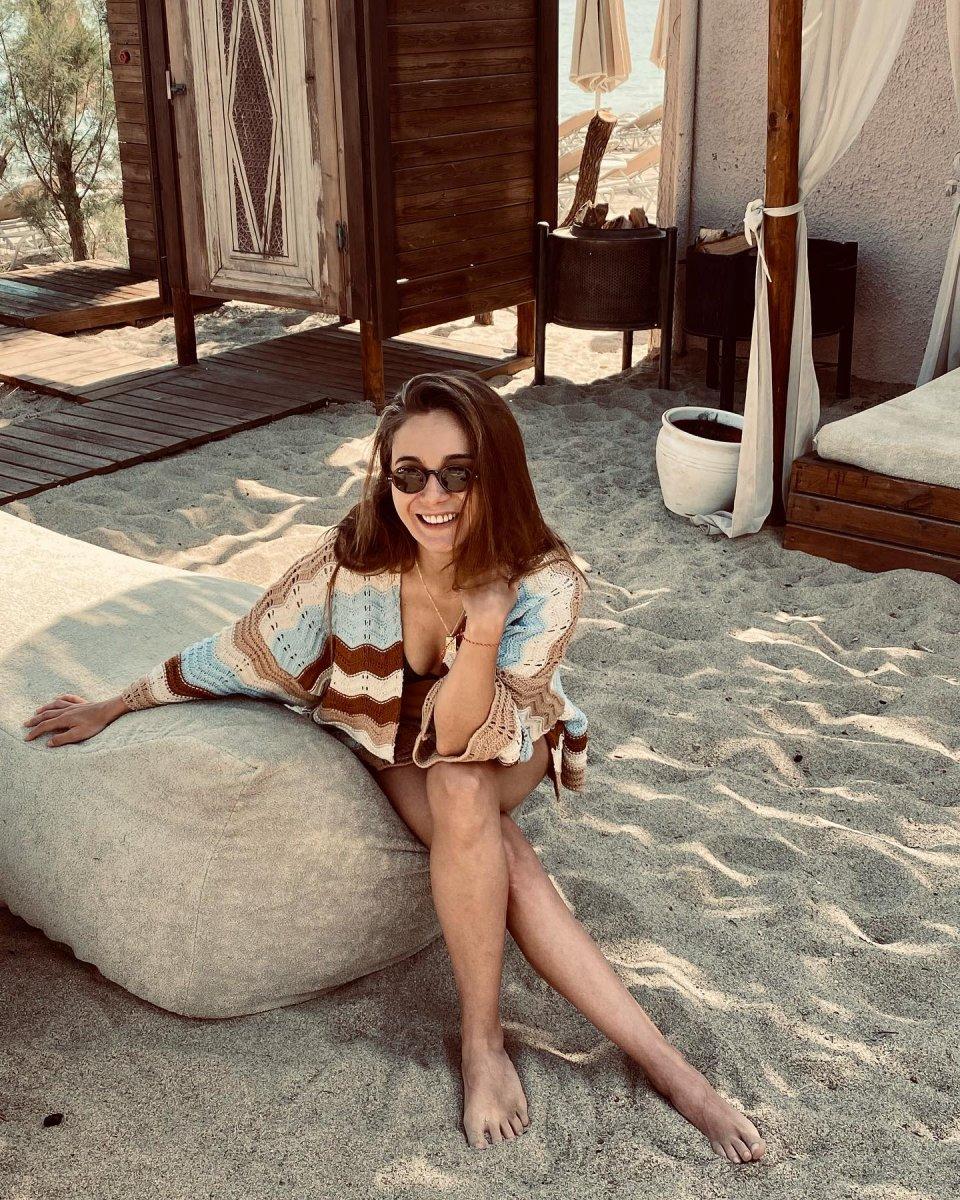 Damla Sönmez tatilde