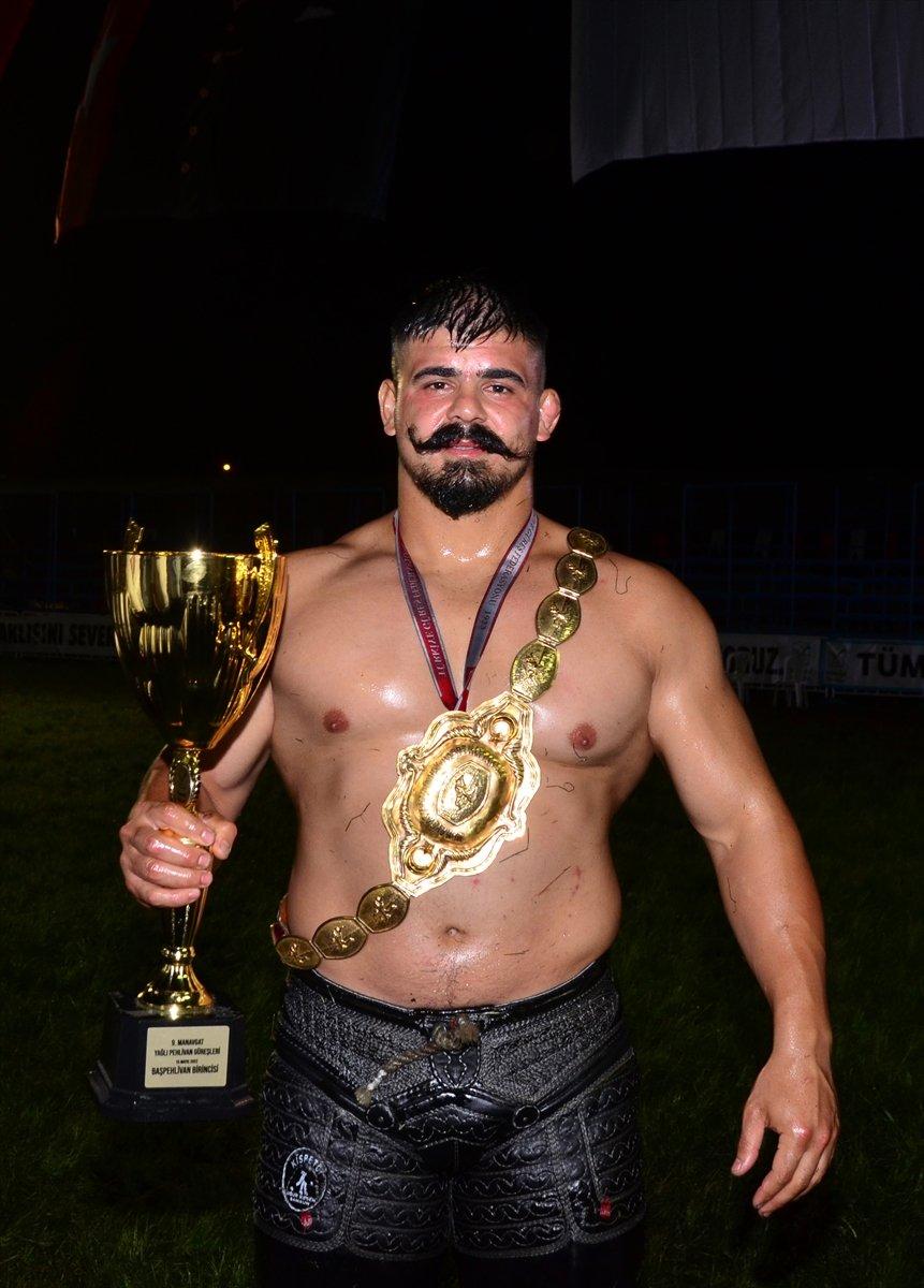 Manavgat yağlı güreşlerinde Cengizhan Şimşek başpehlivan oldu