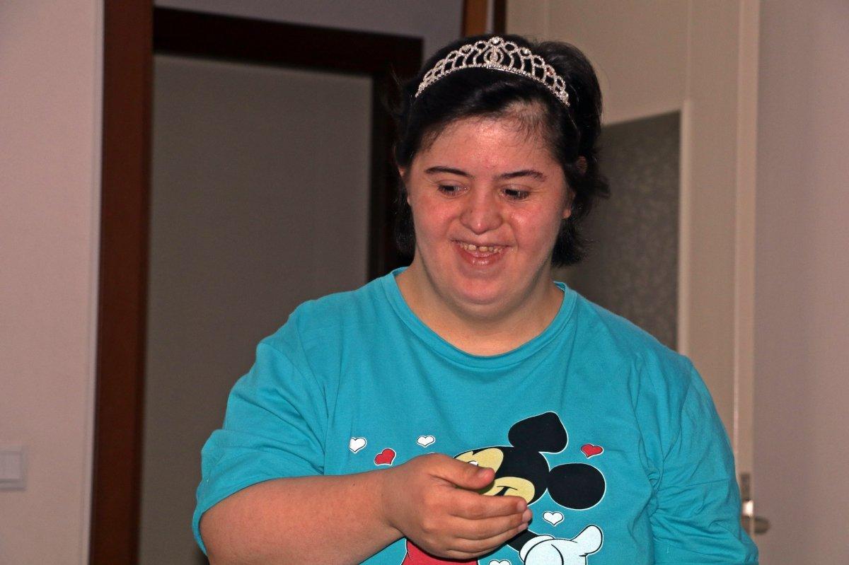 Antalya'da rüyalarında gelin olduğunu gören kızının hayalini gerçekleştirdi