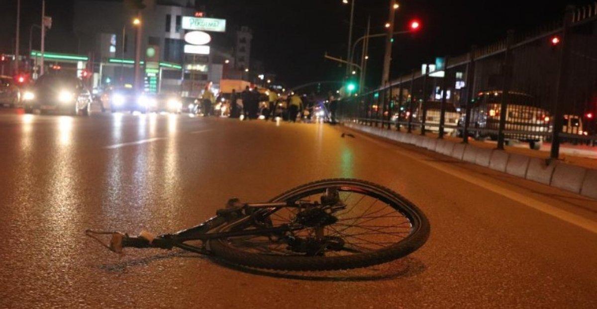 Denizli'de karşıdan karşıya geçen bisikletli çocuğa otomobil çarptı