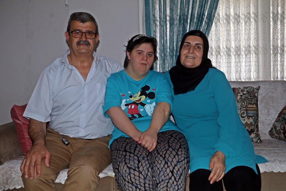 Antalya'da rüyalarında gelin olduğunu gören kızının hayalini gerçekleştirdi