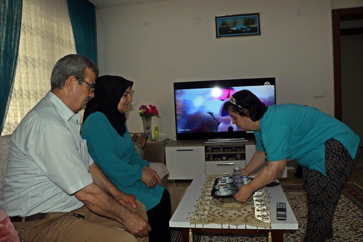 Antalya'da rüyalarında gelin olduğunu gören kızının hayalini gerçekleştirdi