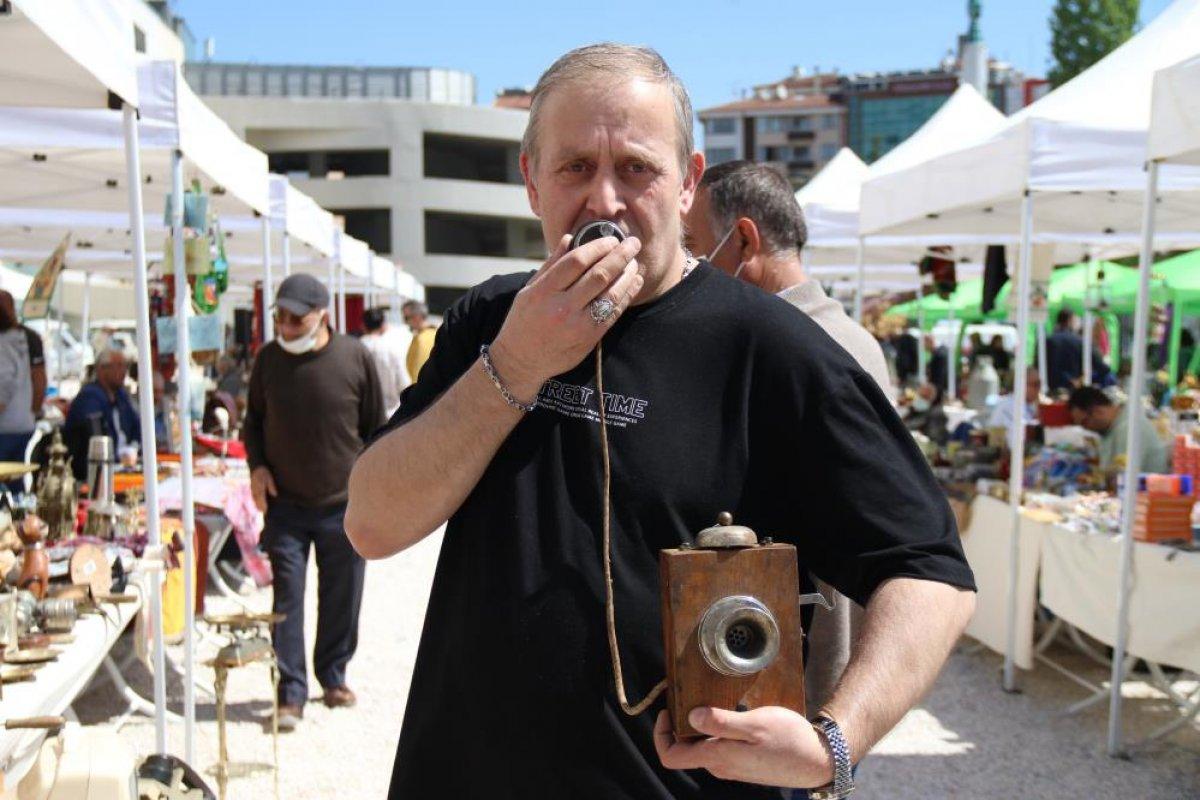 Antikacıda bulunan 120 yıllık Amerika yapımlı telefon görücüye çıktı