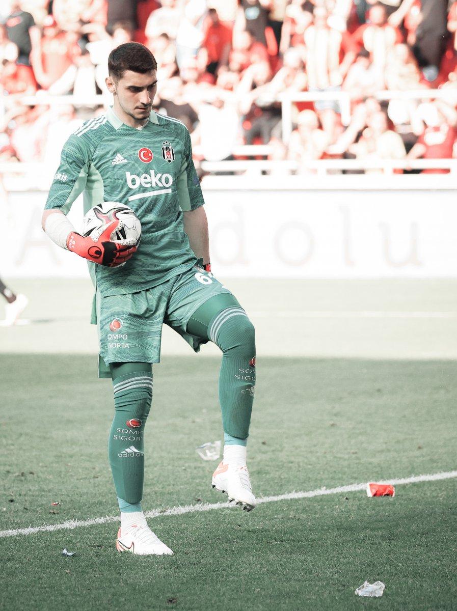 Beşiktaş'tan Emre Bilgin'e övgü, Göztepe'ye gönderme