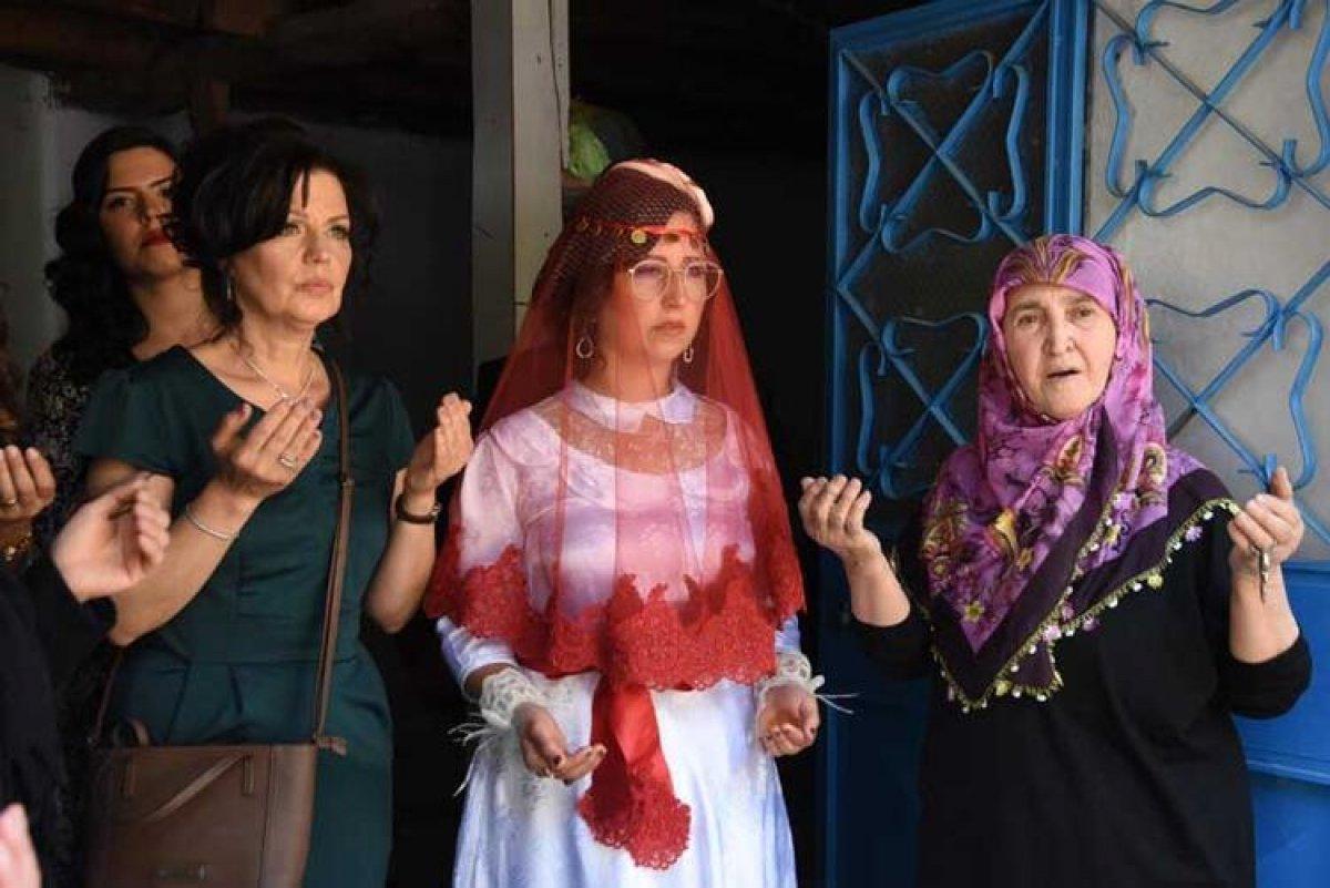 Brezilyalı damat Bilecik'te kaşık oyunu oynadı