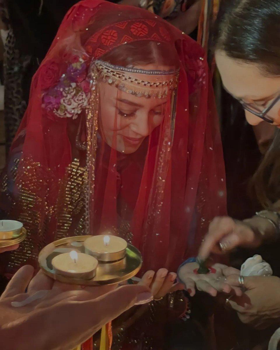 6 aylık hamile Demet Evgar’dan kına gecesi