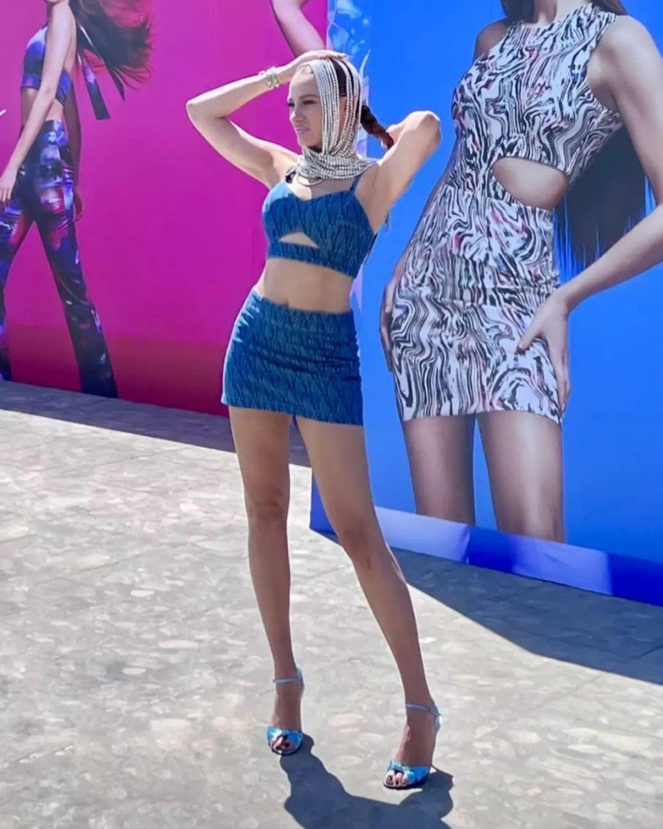 Serenay Sarıkaya kapandı