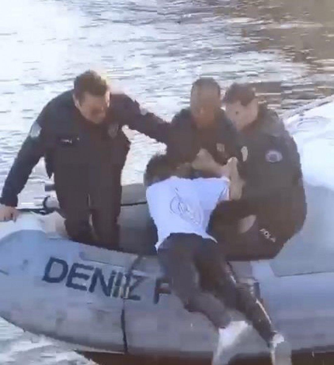 Haliç'te 16 yaşındaki genç denize düştü