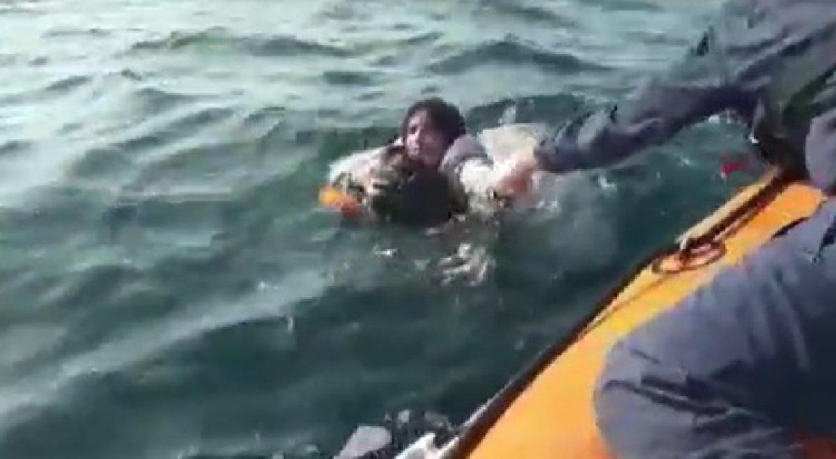 İzmir'de kucağındaki bebekle Sahil Güvenlik tarafından kurtarıldı