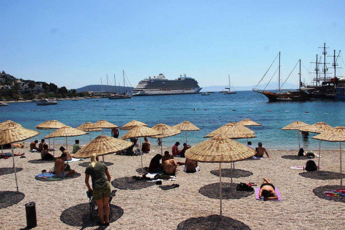 Bodrum'da dev gemiden 260 turist inince esnaf şaşkına döndü