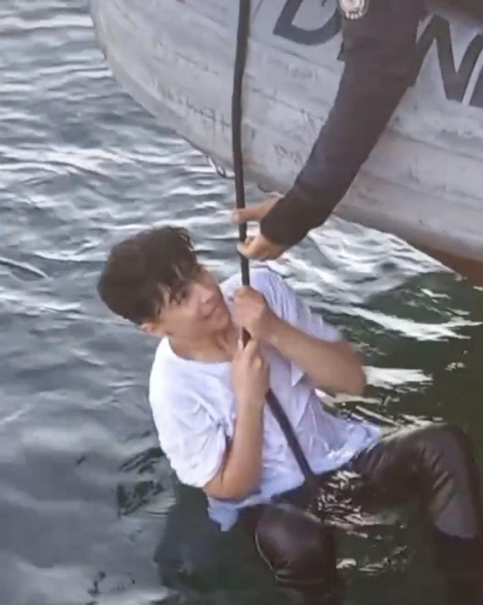 Haliç'te 16 yaşındaki genç denize düştü