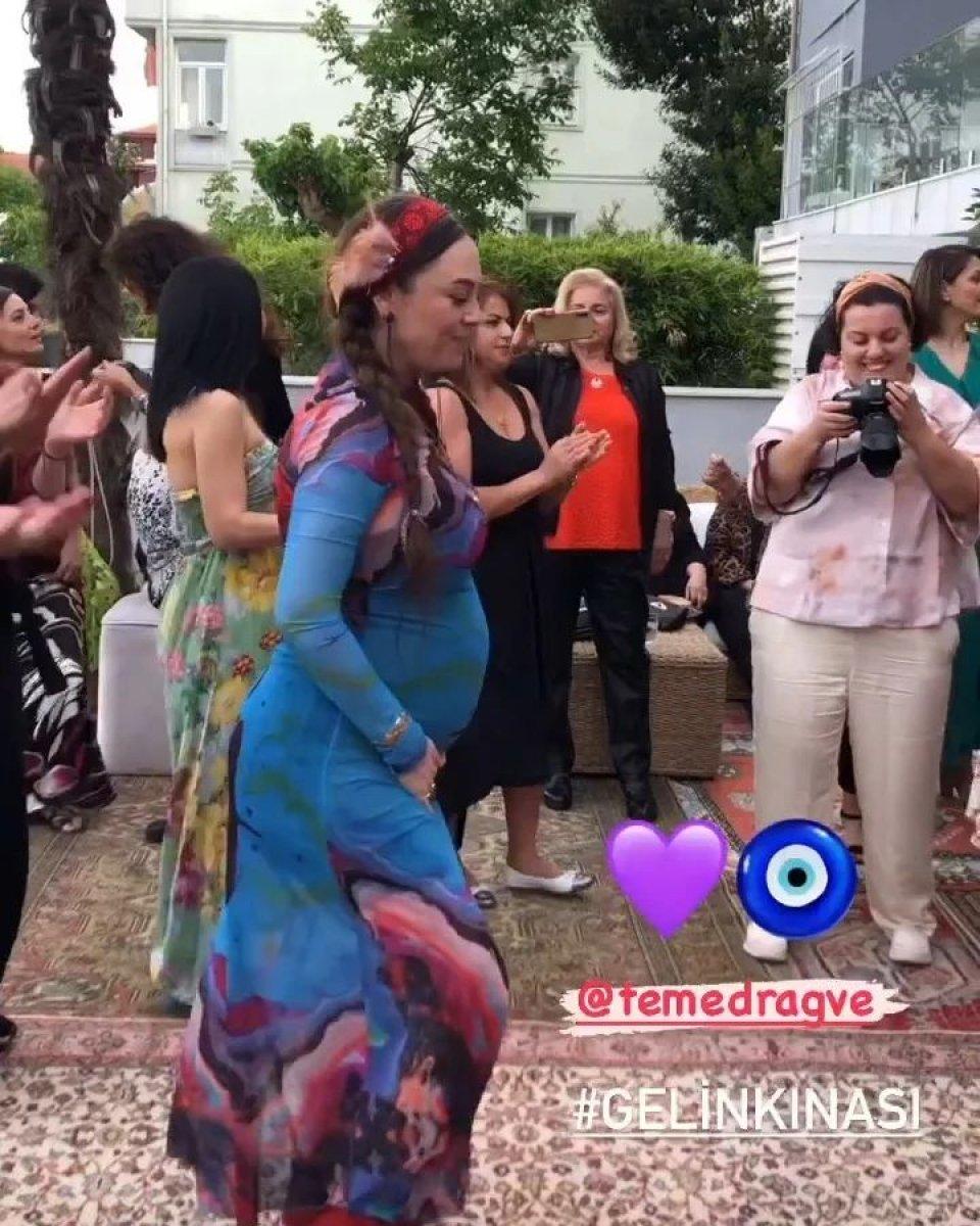 6 aylık hamile Demet Evgar’dan kına gecesi