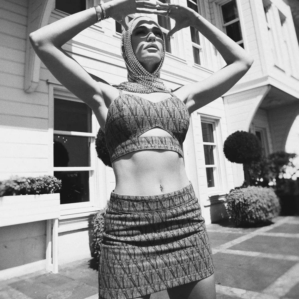 Serenay Sarıkaya kapandı