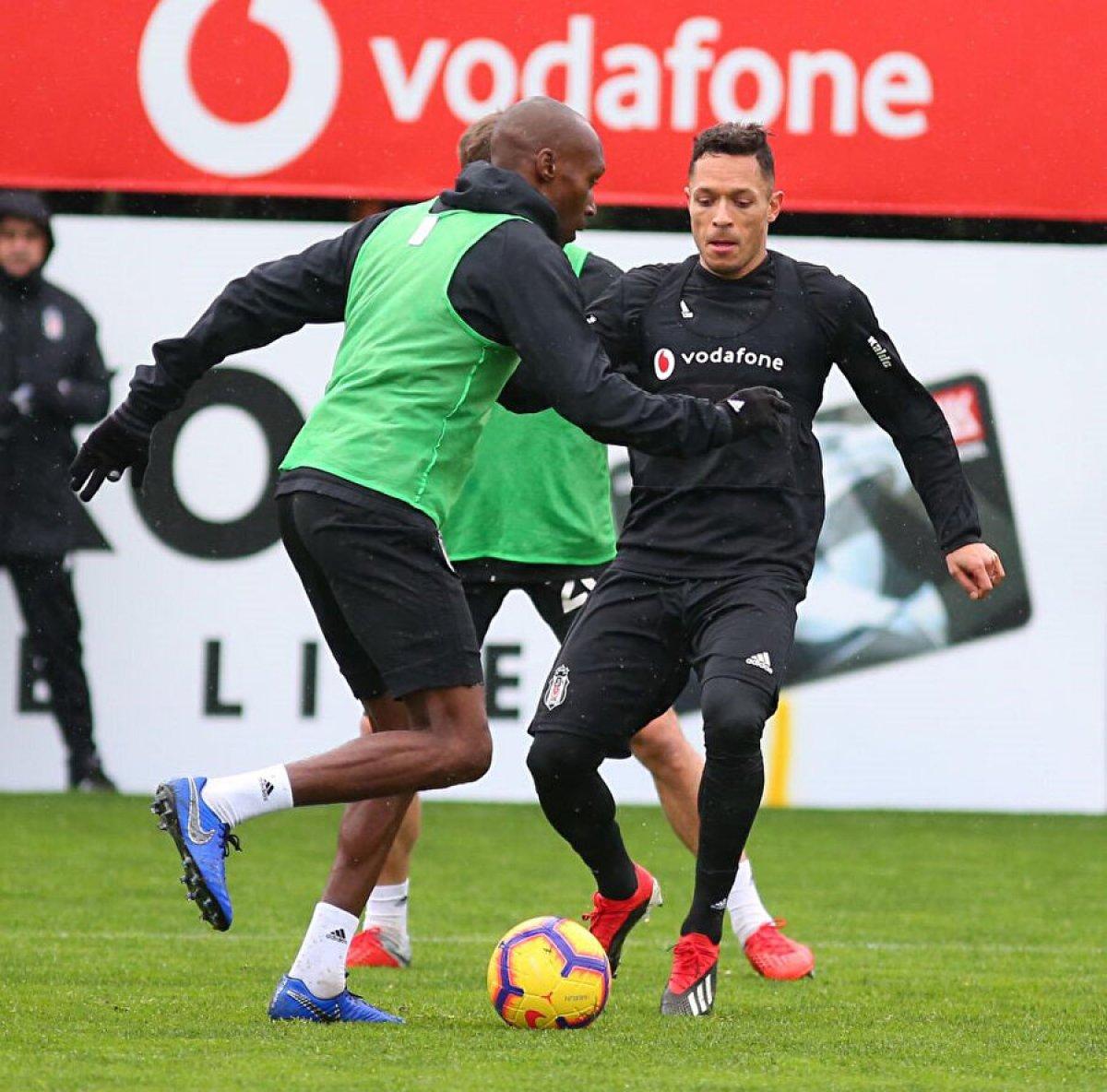 Adriano: Atiba'nın heykeli dikilmeli