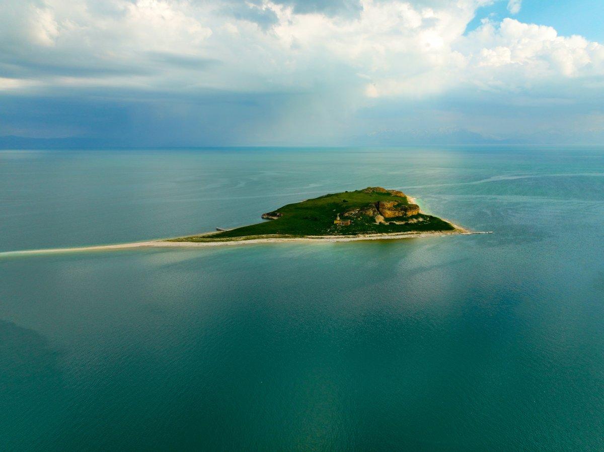 Van'ın Maldivler’i aratmayan adası Çarpanak