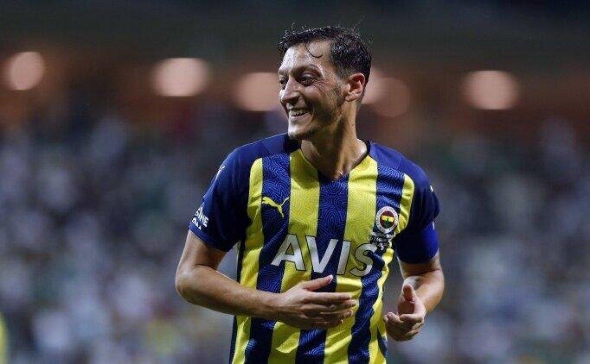 Mesut Özil'in menajeri: Oyuncum Fenerbahçe'de kalacak