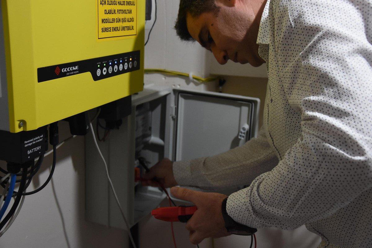 Kütahya'da kendi elektriğini evinde üretip satıyor