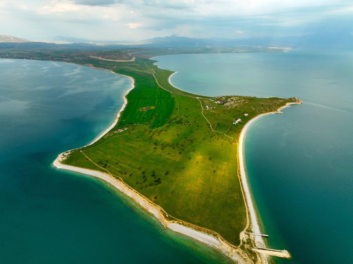 Van'ın Maldivler’i aratmayan adası Çarpanak