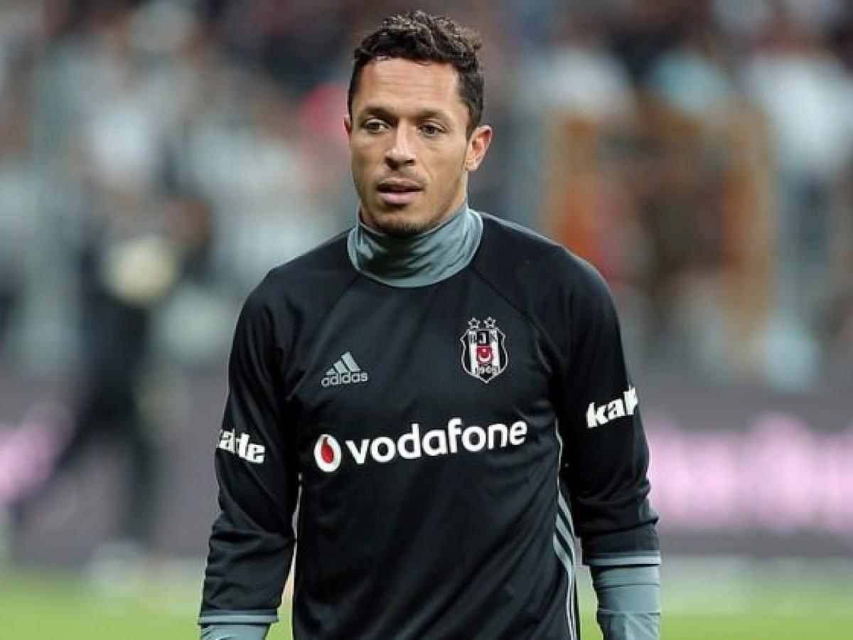 Adriano: Atiba'nın heykeli dikilmeli