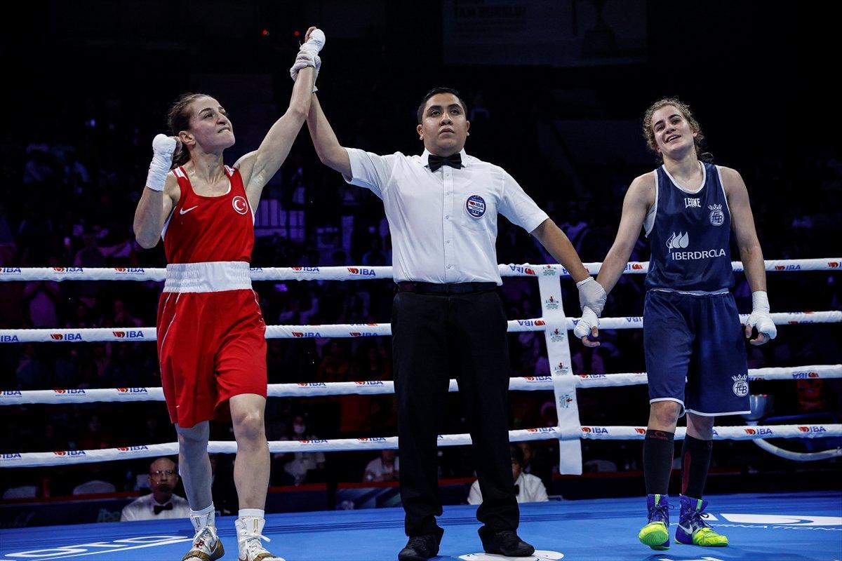 Buse Naz Çakıroğlu, Dünya Kadınlar Boks Şampiyonası'nda finale yükseldi