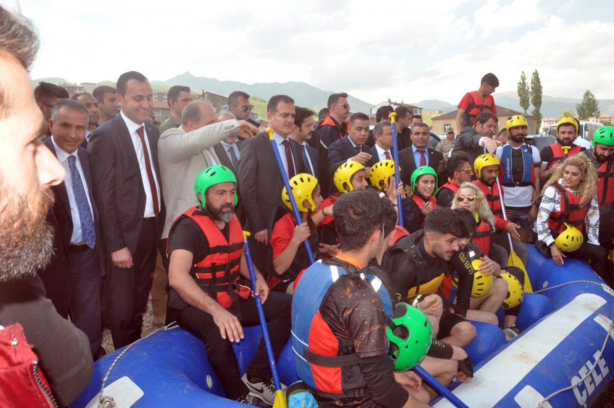 Yüksekova'da rafting heyecanı