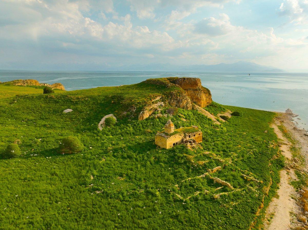 Van'ın Maldivler’i aratmayan adası Çarpanak