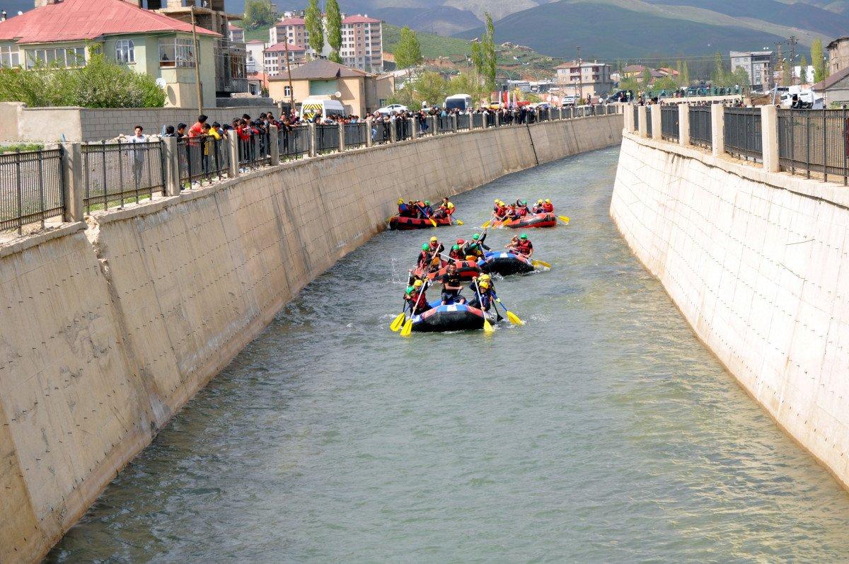 Yüksekova'da rafting heyecanı