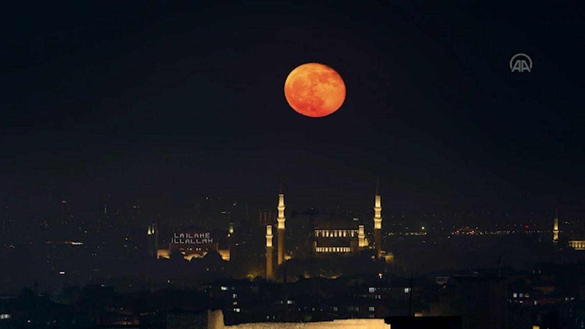 İstanbul'da dolunay görüntülendi