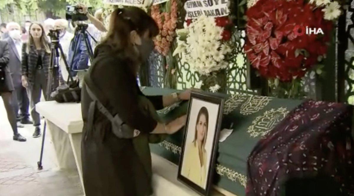 Özlem Sarıkaya Yurt son yolculuğuna uğurladı