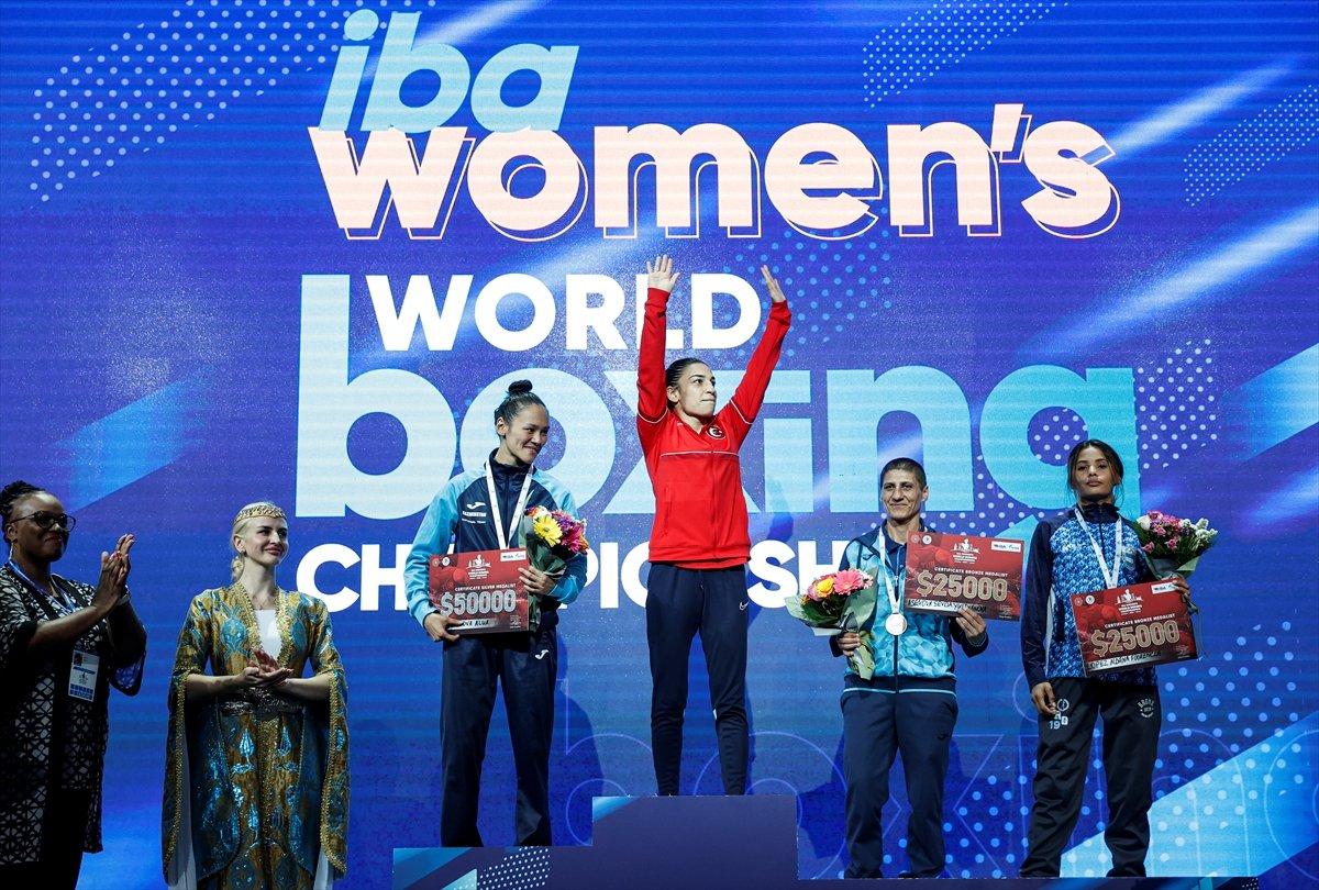 Milli boksör Ayşe Çağırır, 48 kiloda altın madalya kazandı