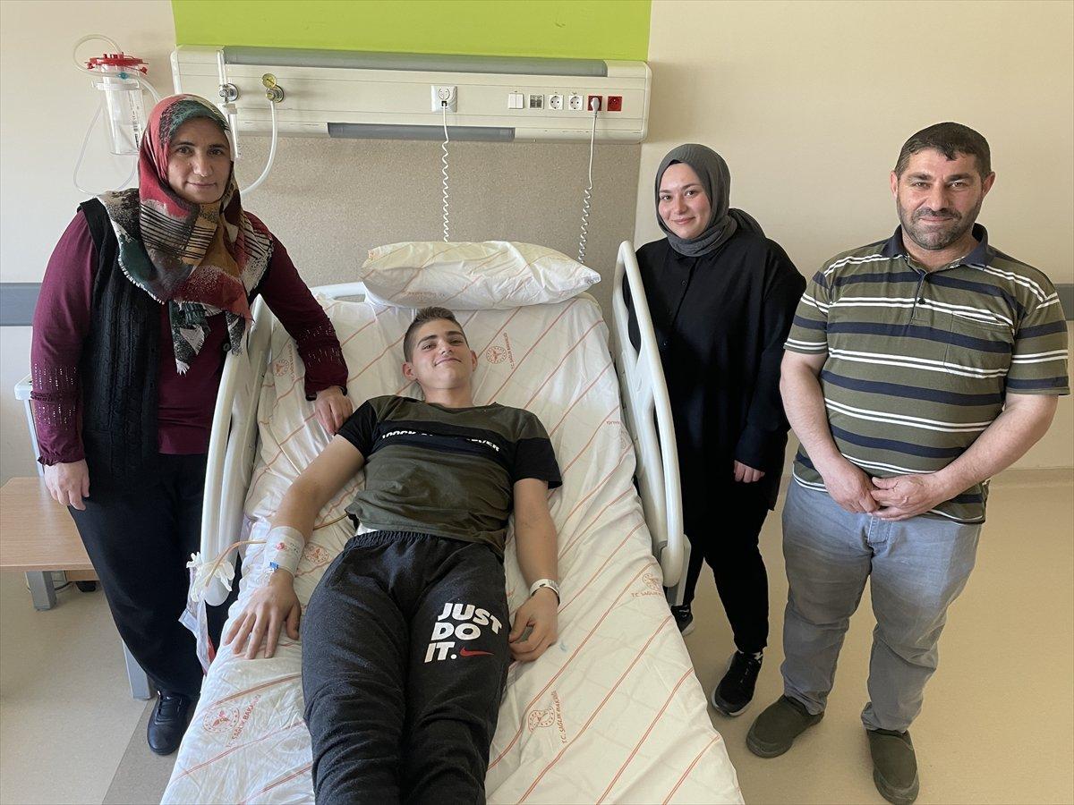 Konya'da yemek borusu yırtılıp bağırsağı tıkanan genç, sağlığına kavuştu