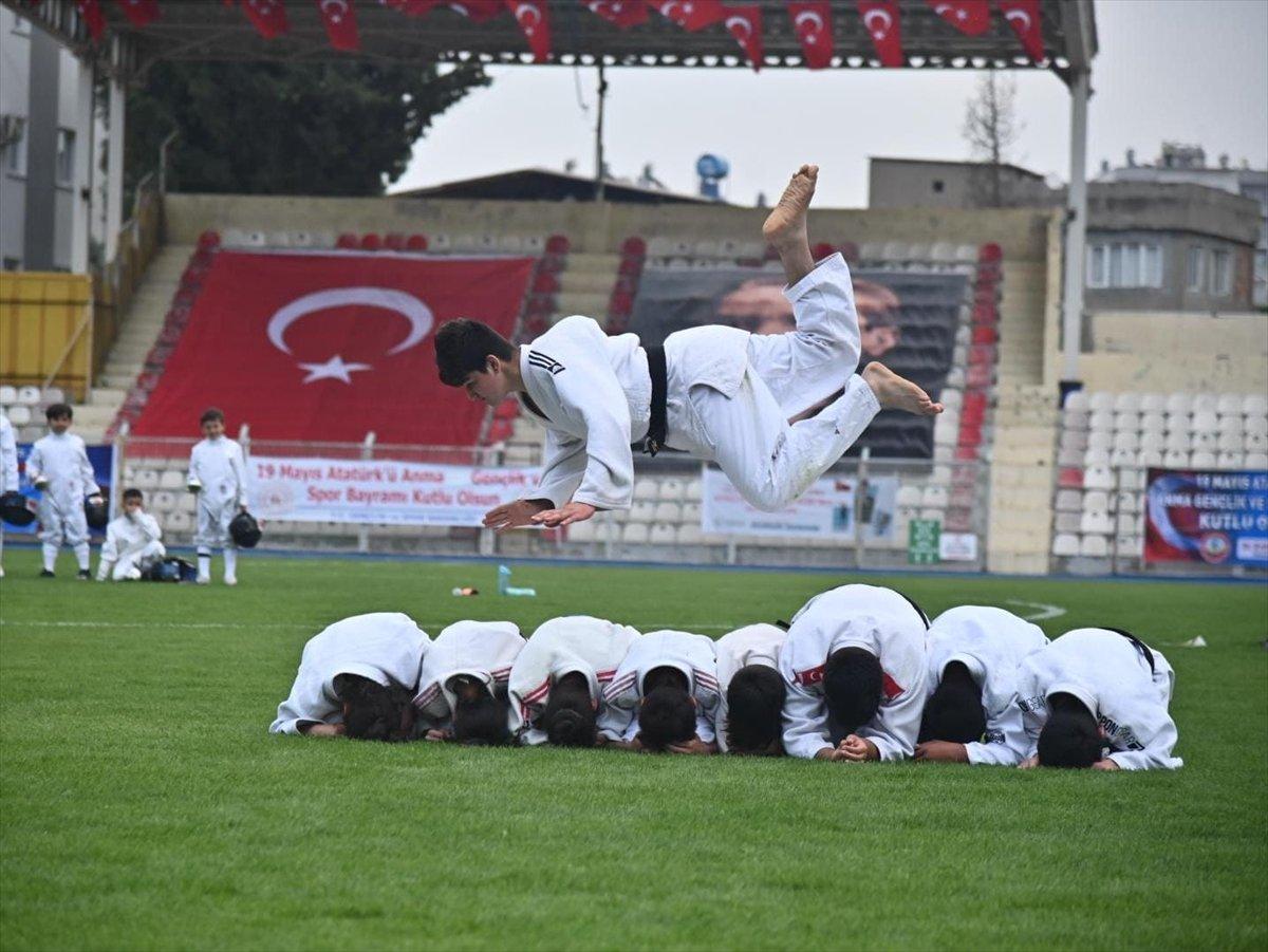 Tüm yurtta 19 Mayıs Gençlik ve Spor Bayramı coşkusu