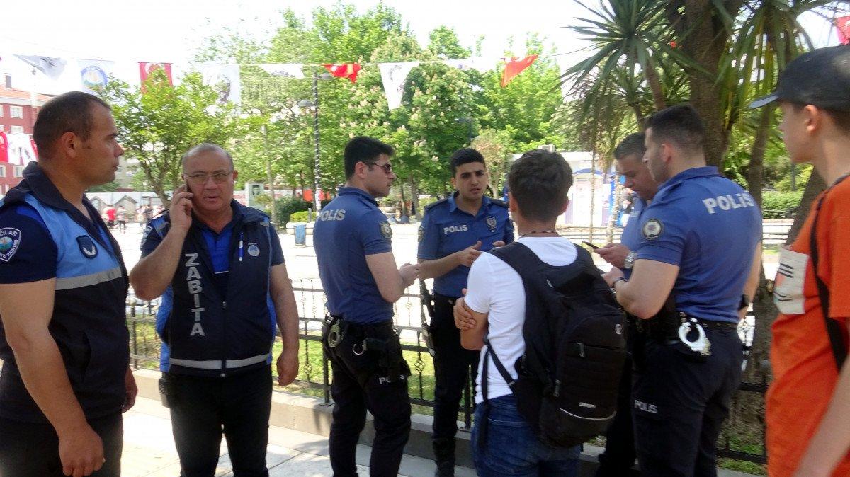 Avcılar’da Atatürk posterlerini yırtıp kaçtılar