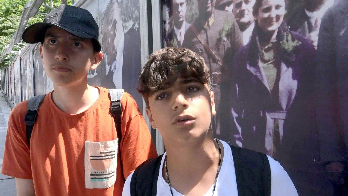 Avcılar’da Atatürk posterlerini yırtıp kaçtılar