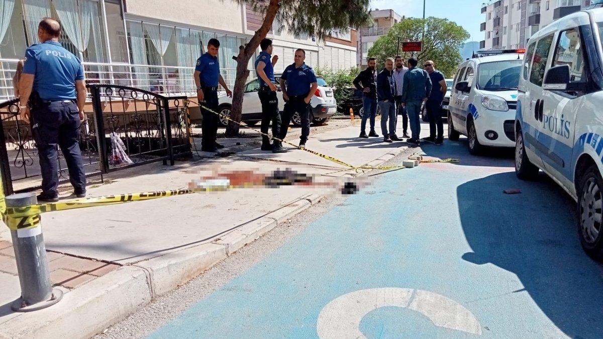 İzmir'de kocası tarafından bıçaklanan kadın ağır yaralandı