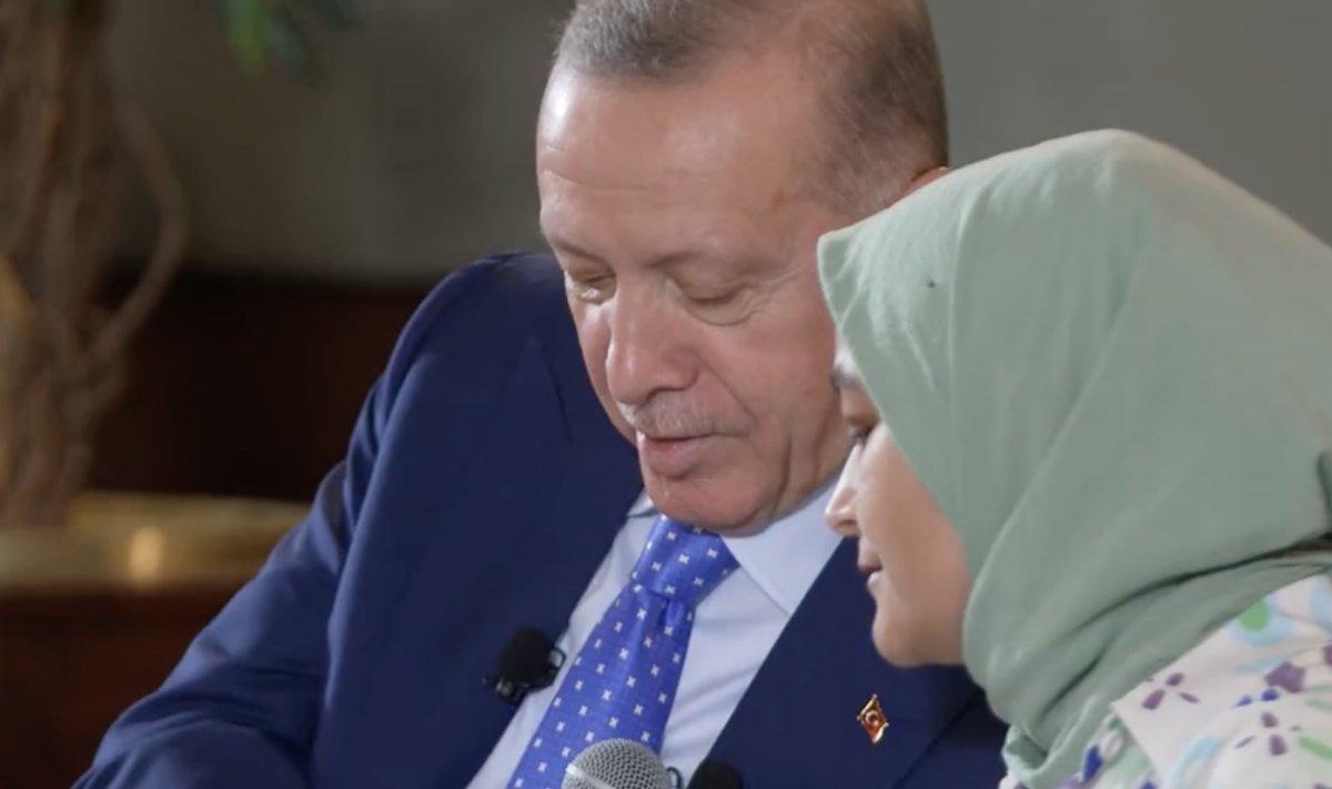Cumhurbaşkanı Erdoğan ve üniversiteli öğrenciden Nurullah Genç şiiri