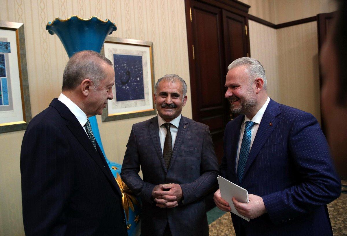 2,5 metrelik vazo, Cumhurbaşkanı Erdoğan'a takdim edildi