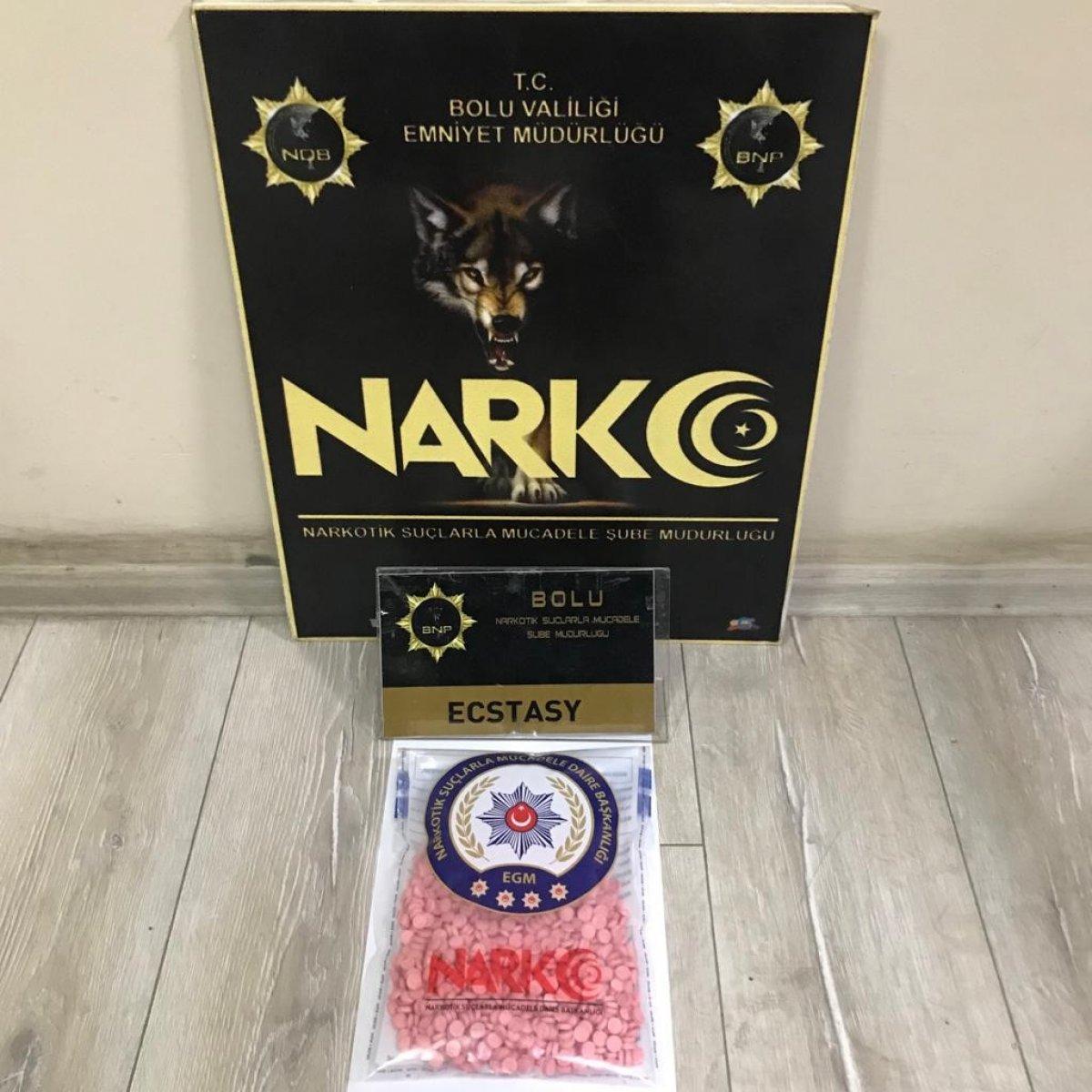 Bolu'da 2 kişi, 895 adet uyuşturucuyla yakalandı