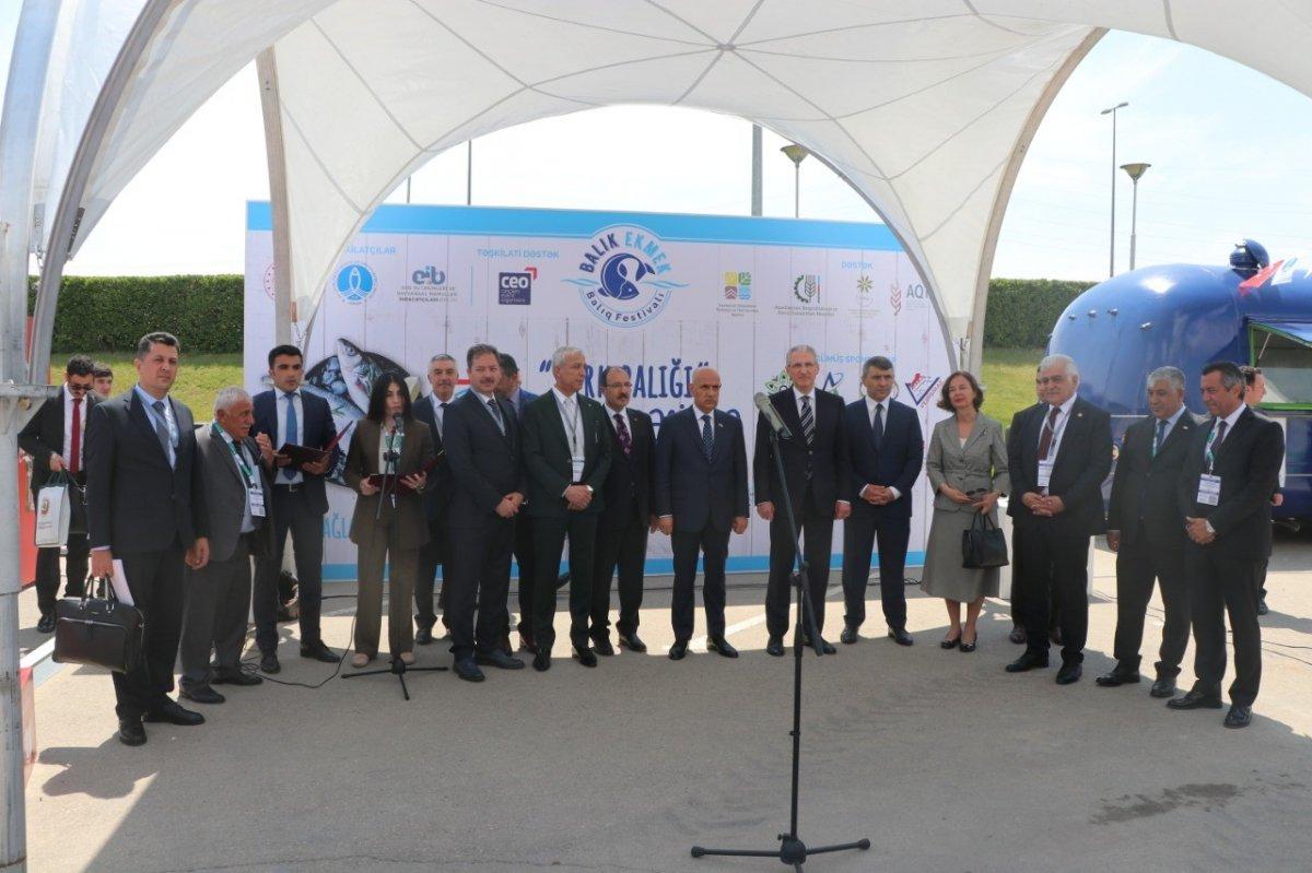 Türkiye, Bakü'de balık ekmek şenliği düzenledi