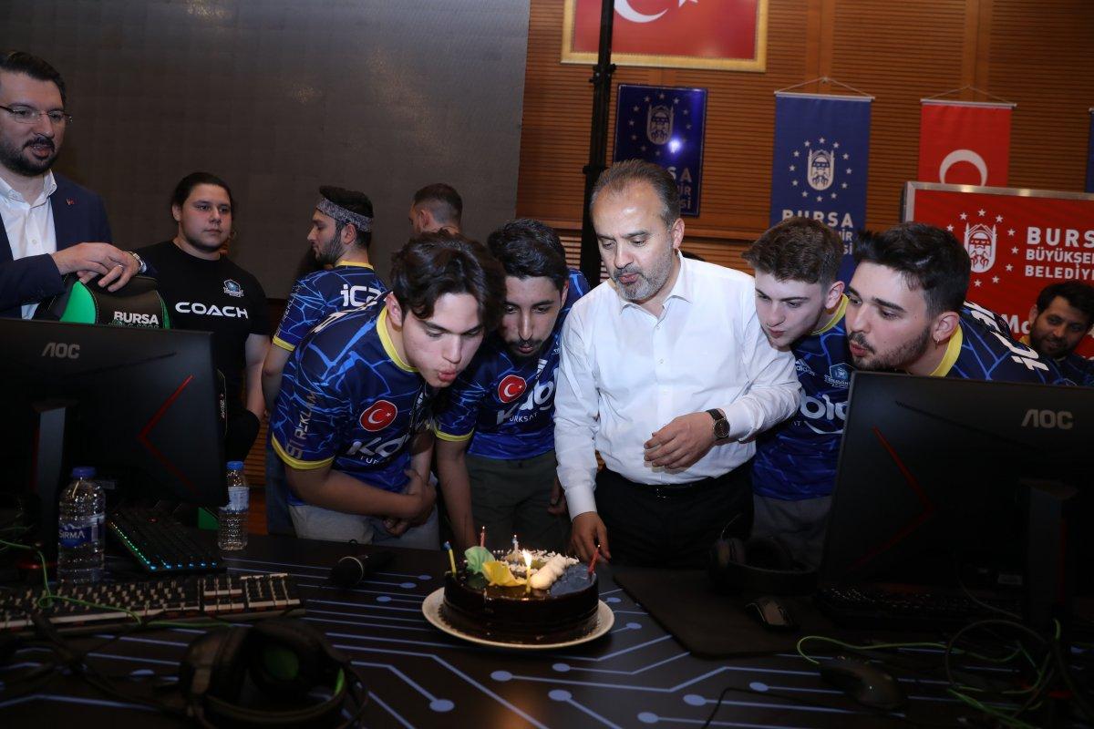 Bursalı gençlerin 19 Mayıs kutlamaları